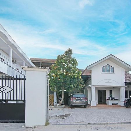Oyo 91681 Raysa Homestay เปกันบารู ภายนอก รูปภาพ