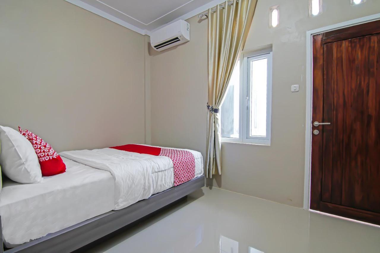 Oyo 91681 Raysa Homestay เปกันบารู ภายนอก รูปภาพ