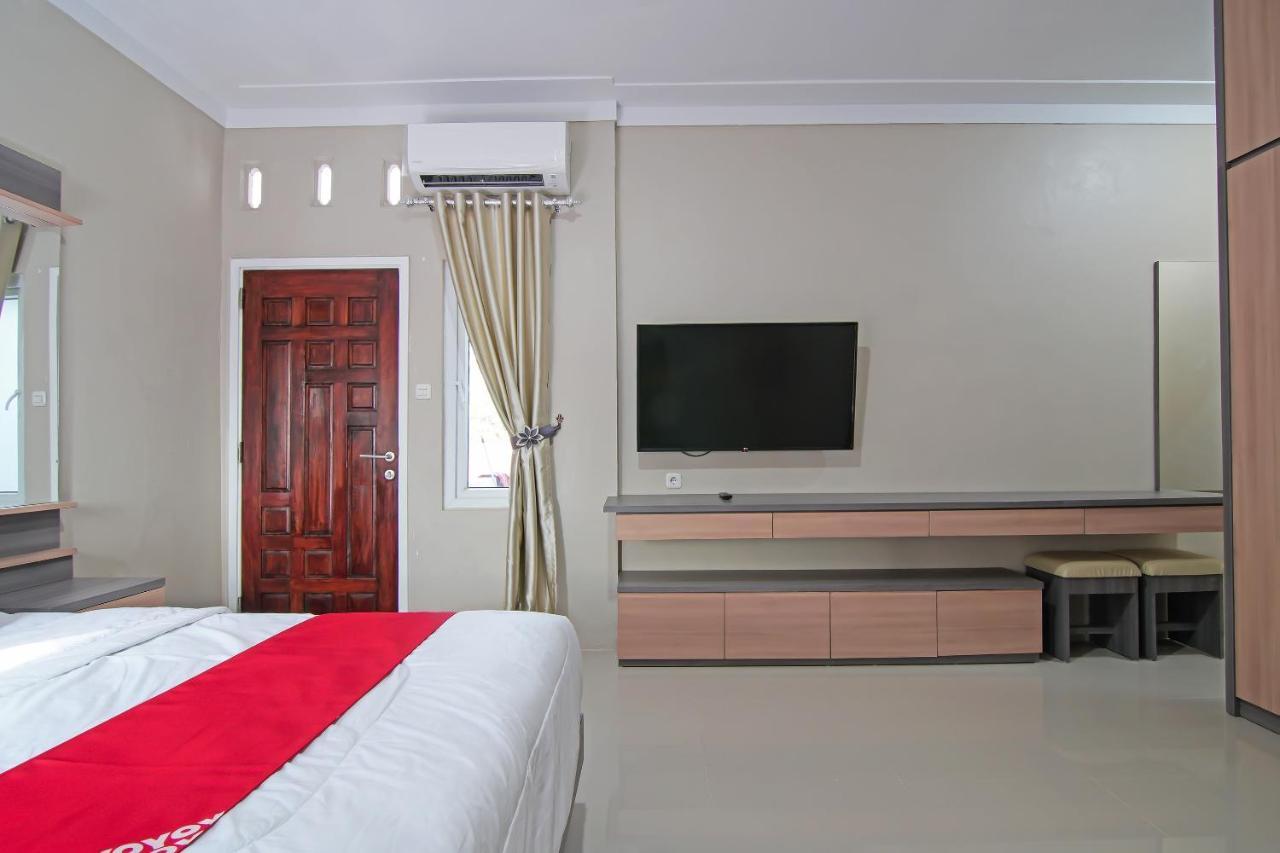 Oyo 91681 Raysa Homestay เปกันบารู ภายนอก รูปภาพ